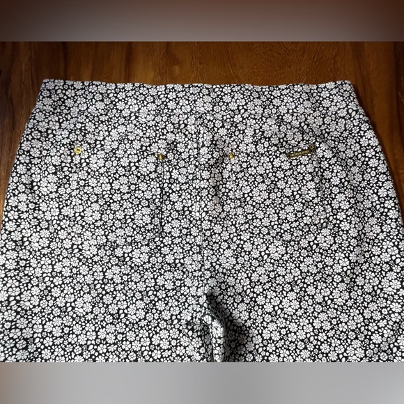 Michael Kors Black & White Floral Pull on Stretch Pants Cropped Women’s Size XL - Picture 6 of 8